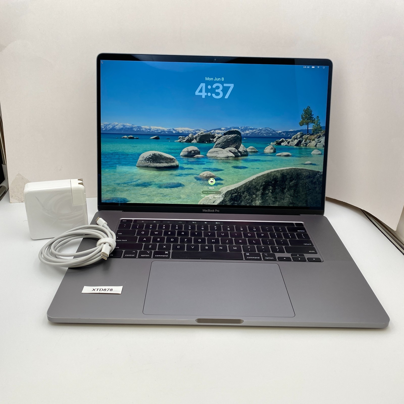 Apple MacBook Pro 16″ i9 Radeon Pro 5500M/8GB 16GB RAM 1TB SSD Gray A2141 – Good