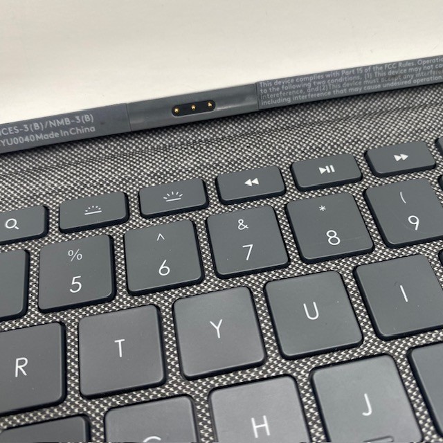Logitech Combo Touch Keyboard Case iPad Air Pro Oxford YU0040 Backlit Trackpad