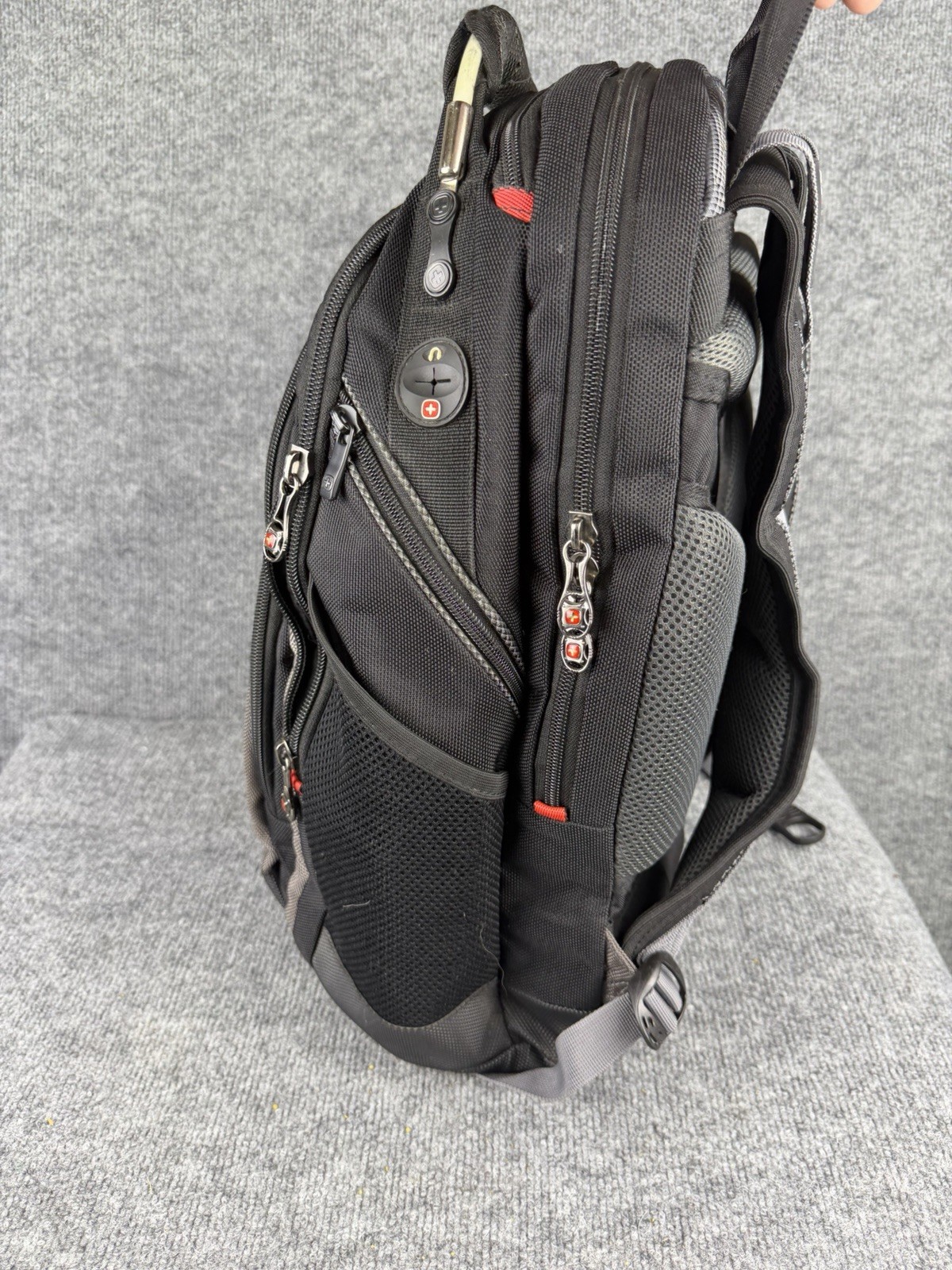 WENGER SWISS GEAR SYNERGY PRO BLACK GRAY 16″ COMPUTER LAPTOP BACKPACK BAG EUC