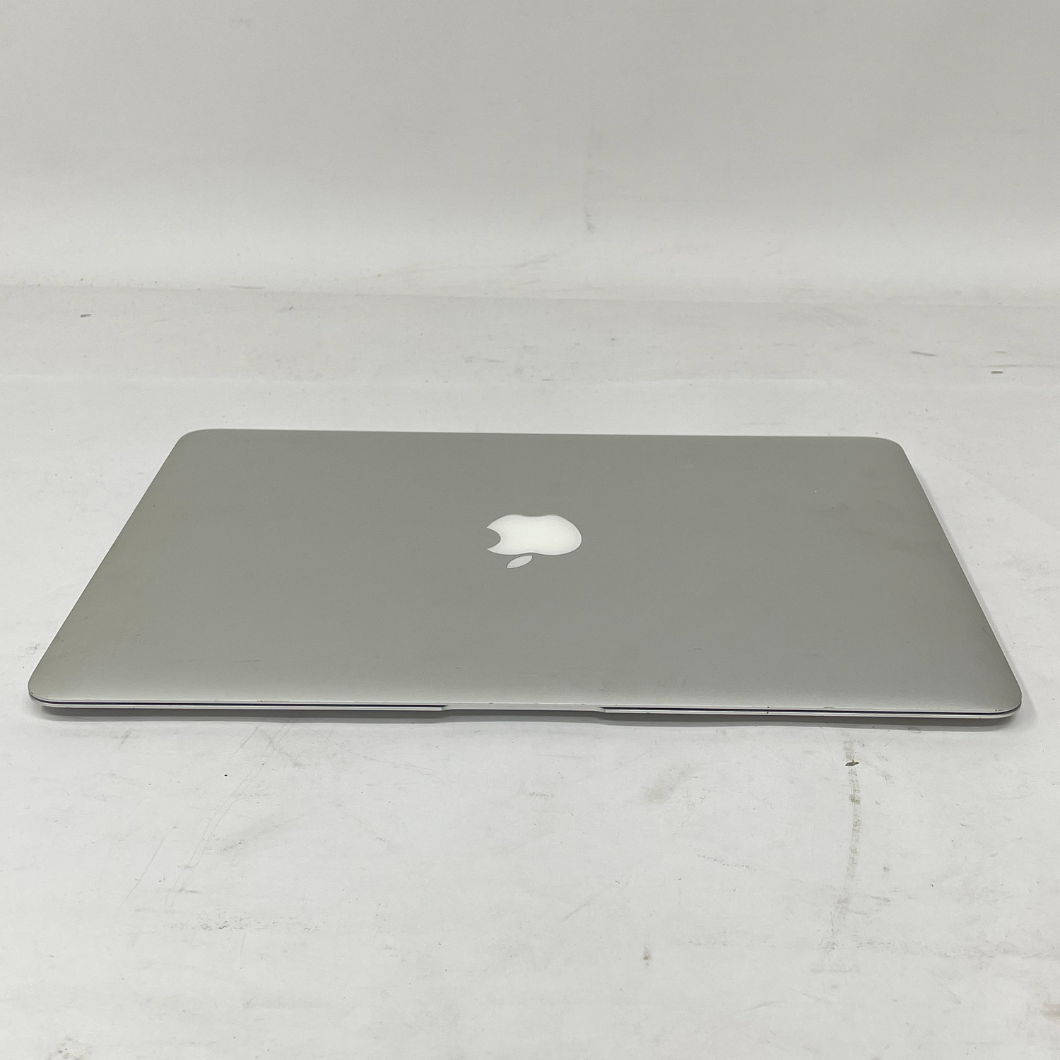Apple MacBook Air 13.3 in (256GB SSD, Intel Core i5 5th. Gen., 1.6GHz, 8GB RAM)