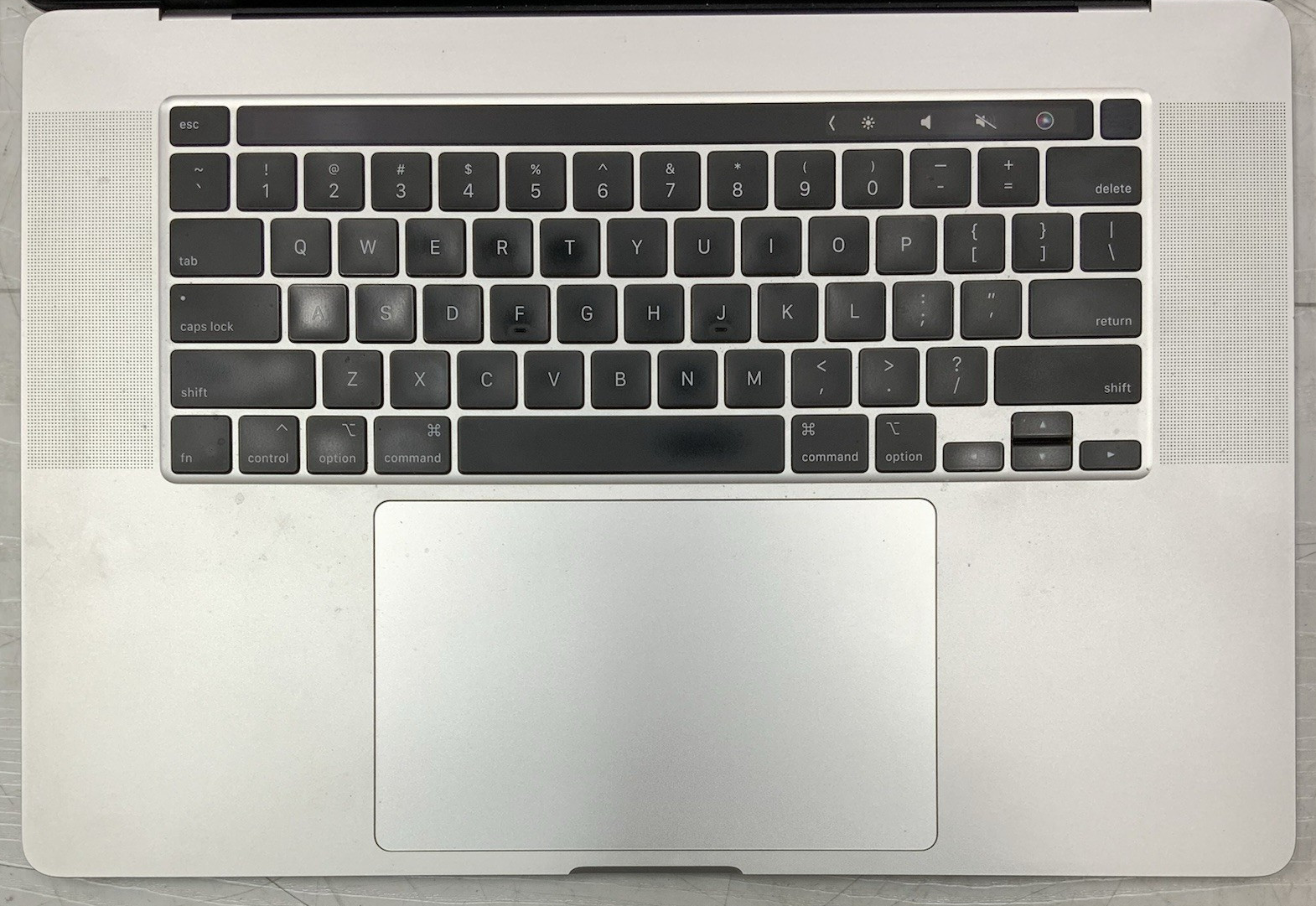 Apple Macbook Pro A2141 | Intel i7-9750H 2.6GHz 512GB 16GB DDR4 Radeon Pro 5300M