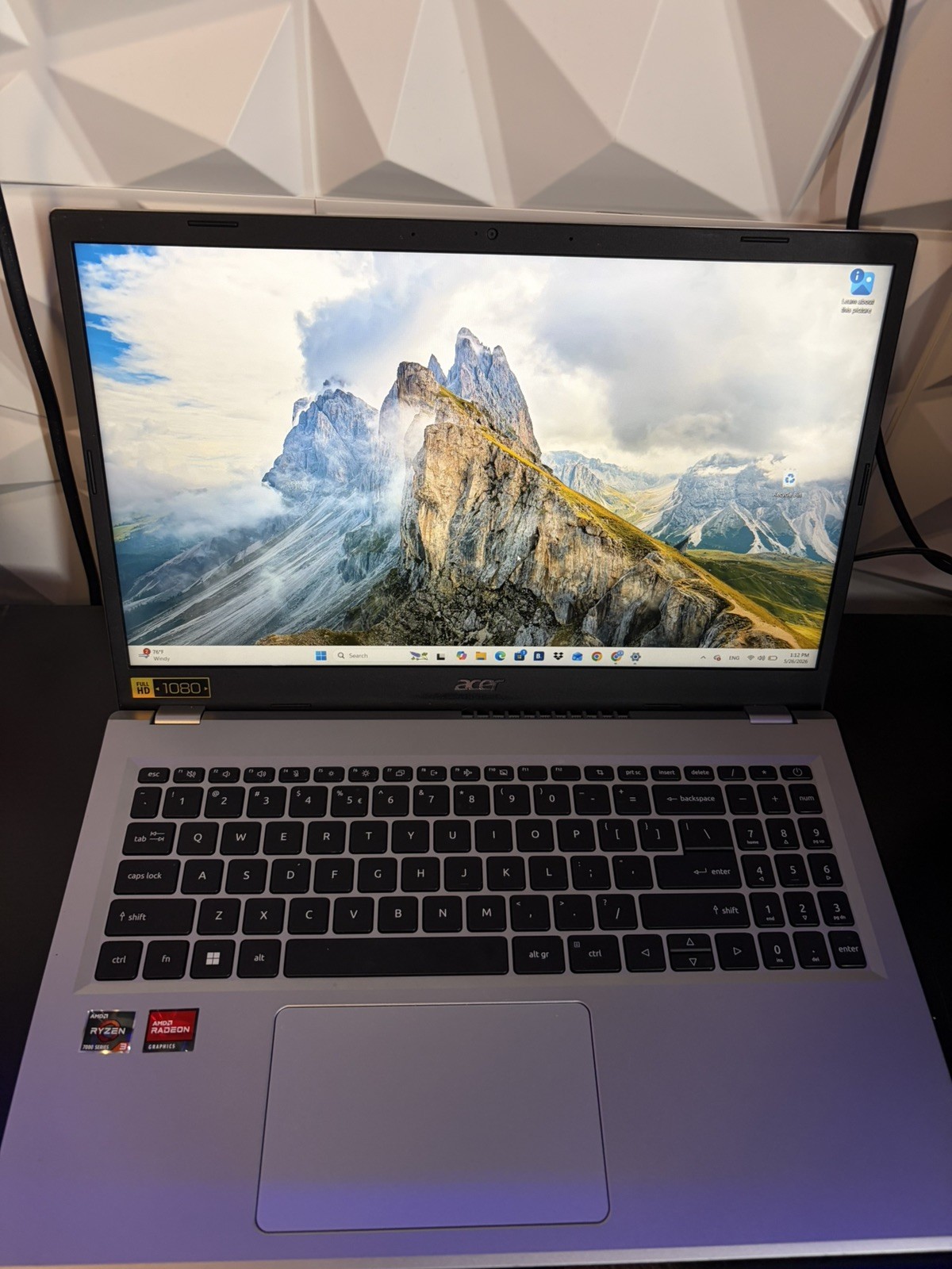 Acer Aspire 3 Slim Laptop | 15.6″ Full HD | AMD Ryzen 3 7320U Quad