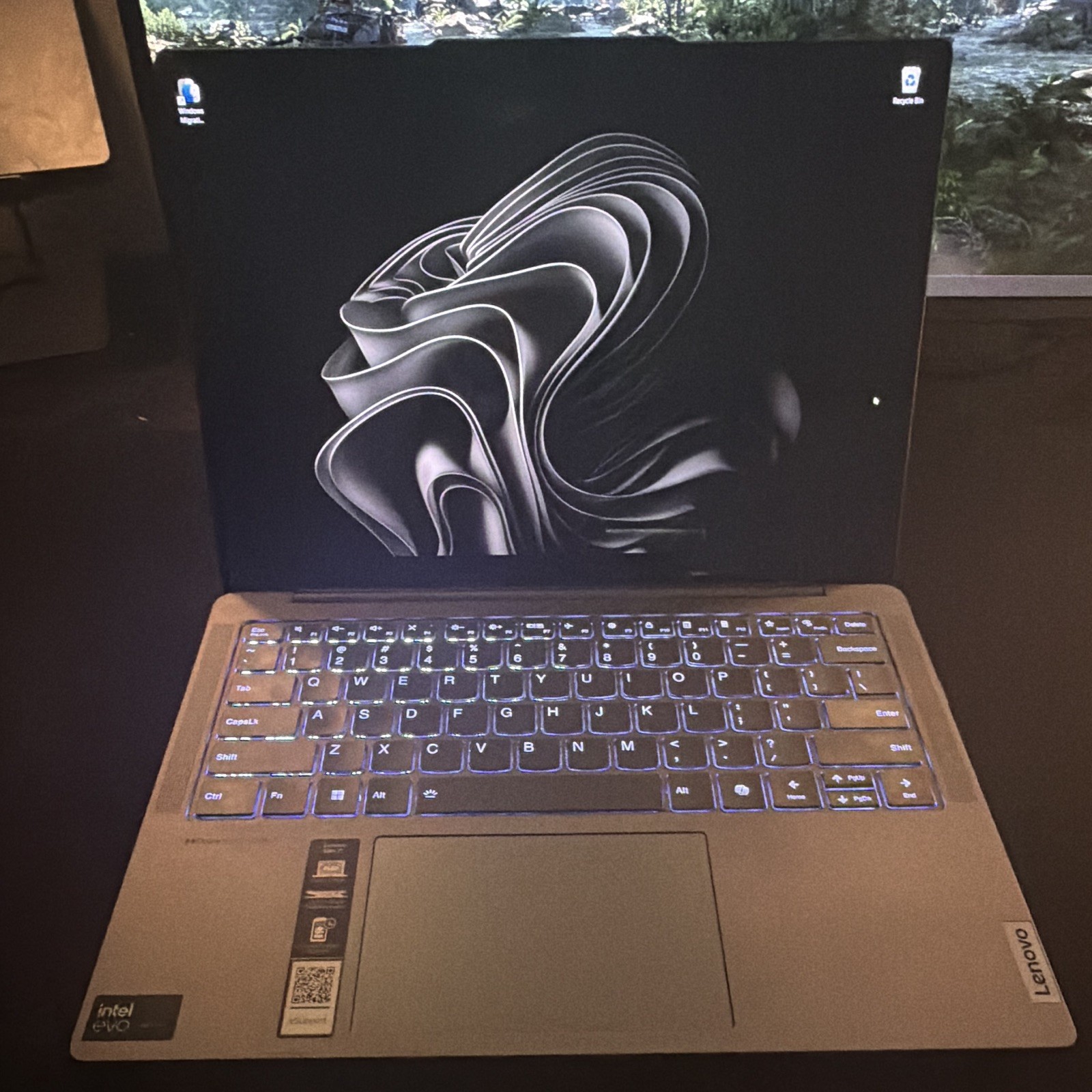 Lenovo Slim 7i 14″ Core Ultra 7 32GB 1tb SSD Win11 Touchscreen laptop