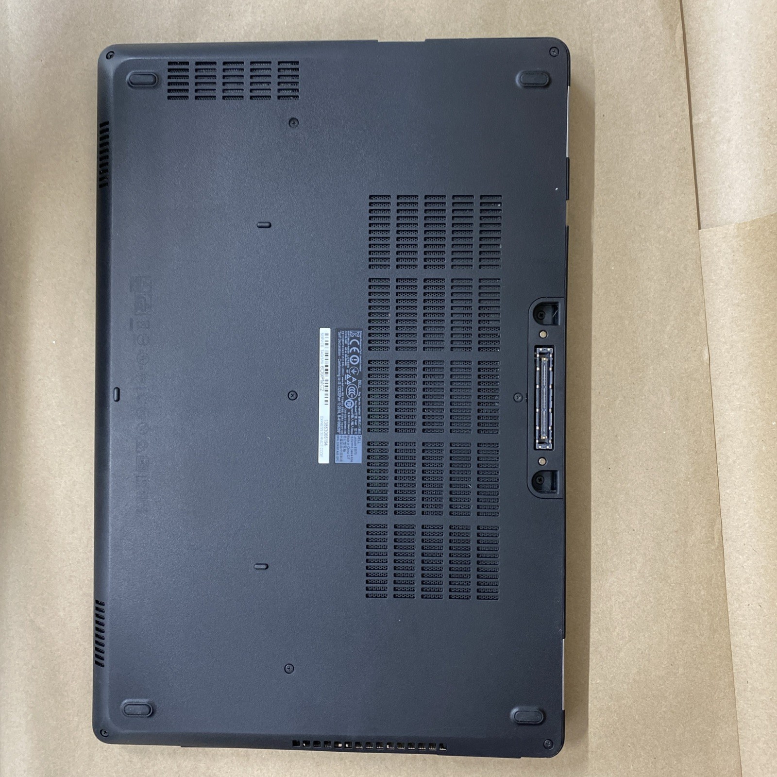 Dell Latitude E5570 – 15″ FHD – i7-6600U – 8GB – 128GB SSD – Win 10 Pro – READ