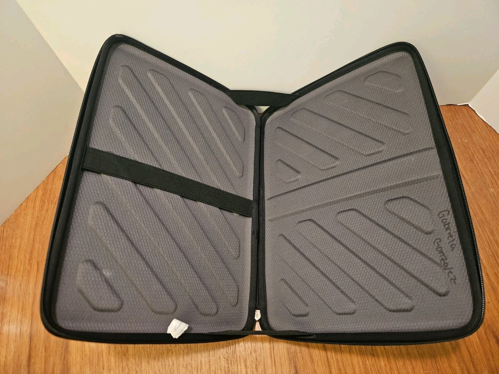 Thule 13in Padded Hard Shell Laptop Sleeve Case Solid Macbook Pro