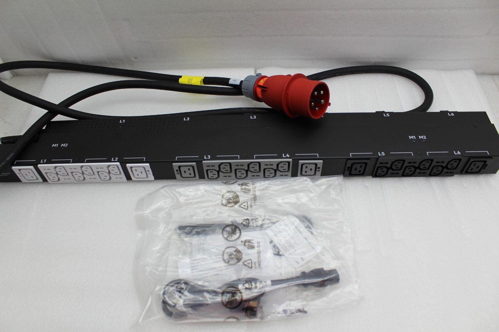 P9Q64A NEW HP G2 18x C13 12x C19 3 Phase 22kVA 32A 230V 0U Rack PDU 866817-034
