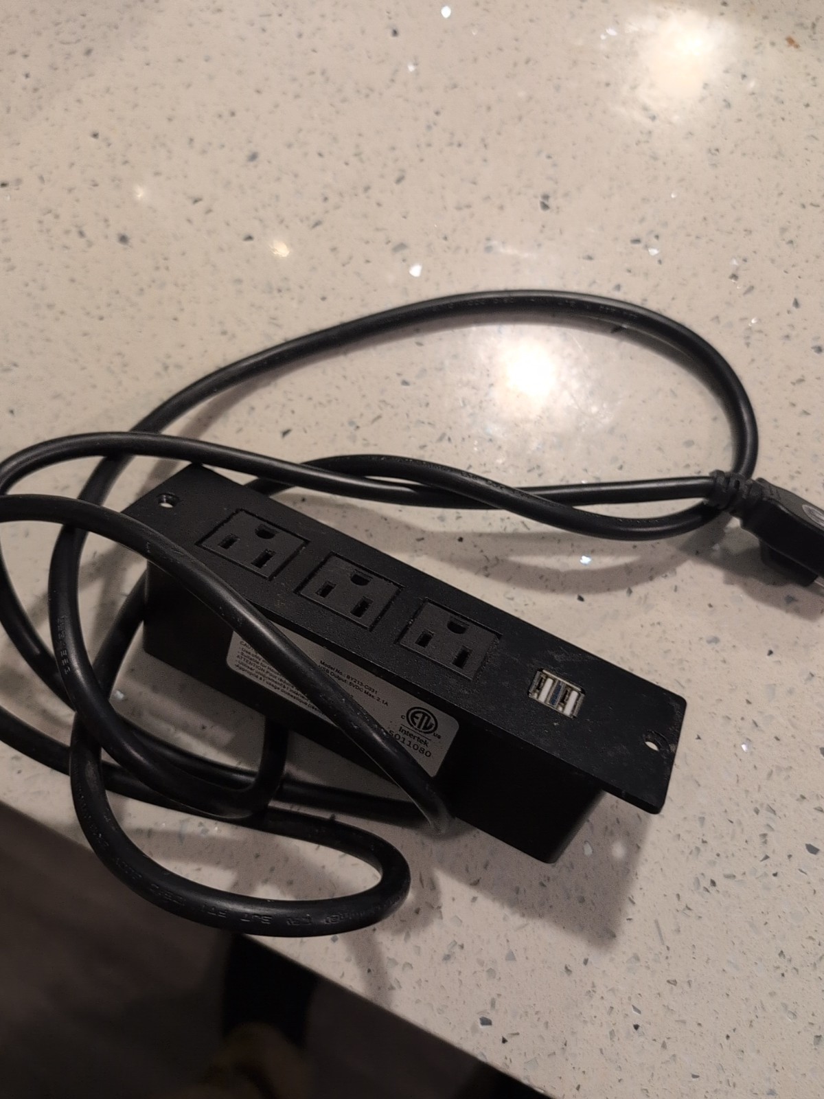 Intertek Bayu 3 Outlet 2 USB port Furniture PDU
