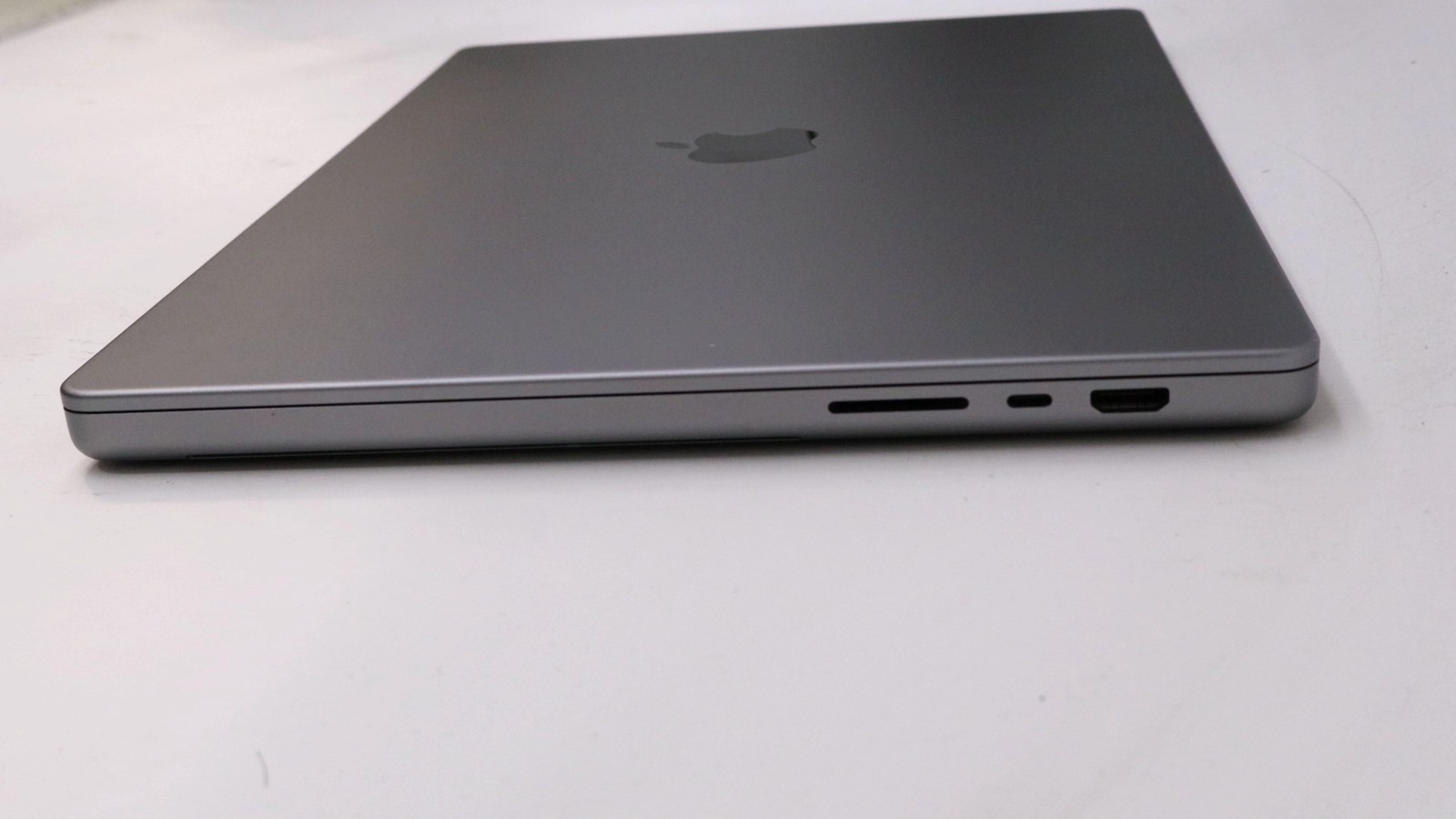 Apple Macbook Pro 16″ M1 Max 10-Core 64GB 1TB – Fair