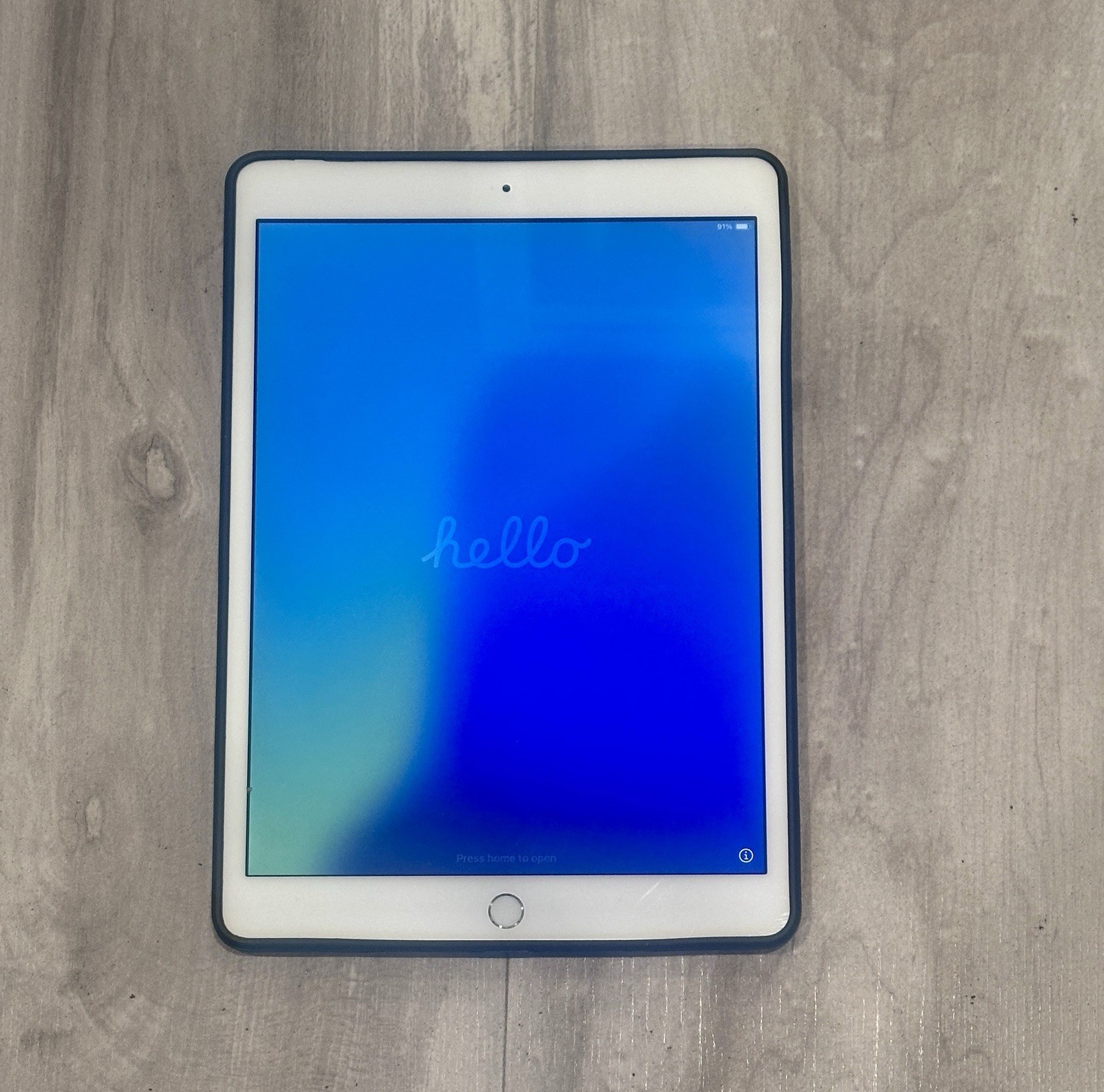 Apple iPad 6th Gen – 9.7″ Display 32GB, Wi-Fi Grey Color with Bundle Accesories