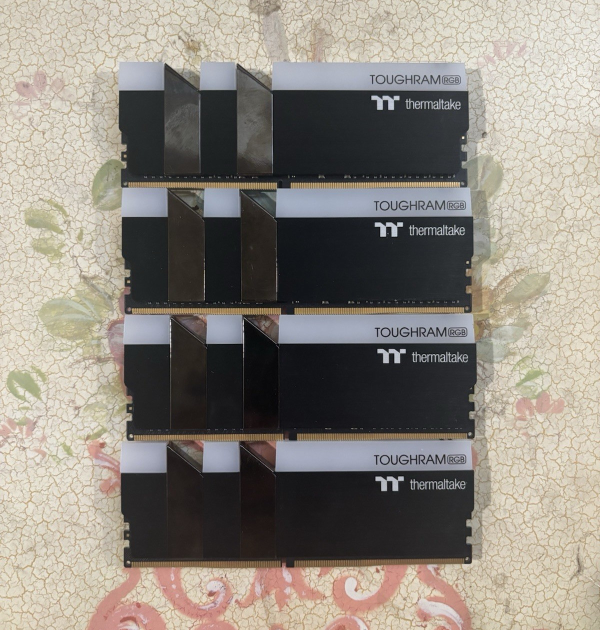 Thermaltake TOUGHRAM RGB 128GB (4x32gb) DDR4-3600 PC4-28800 DIMM