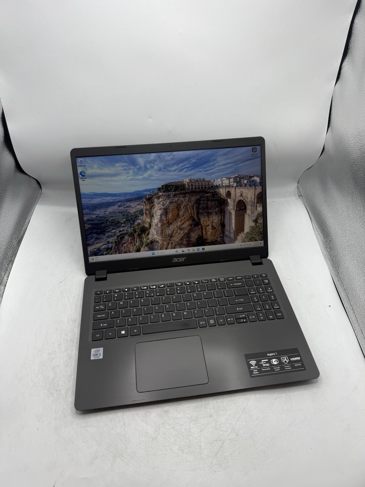 Acer Aspire A315-56-594W 15.6″ FHD Intel I5-1035G1 8GB RAM 256GB NVMe Win11 READ