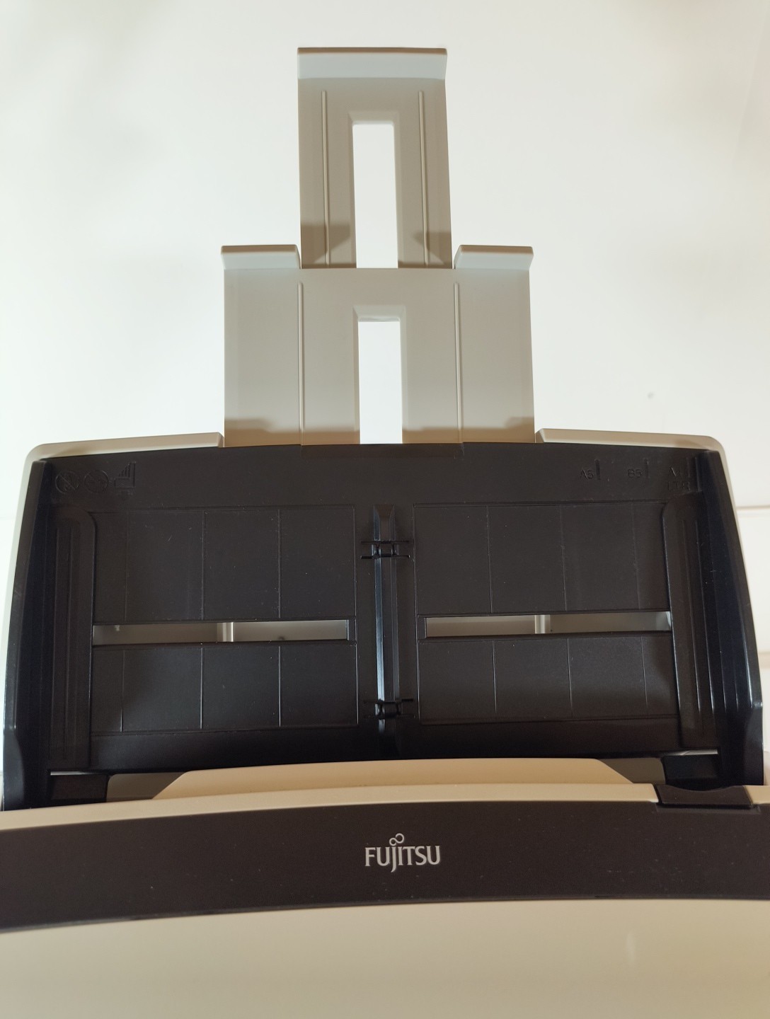 Fujitsu FI-6230Z Full Color Scanner Scanning Bed Works Feeding Tray No Cords