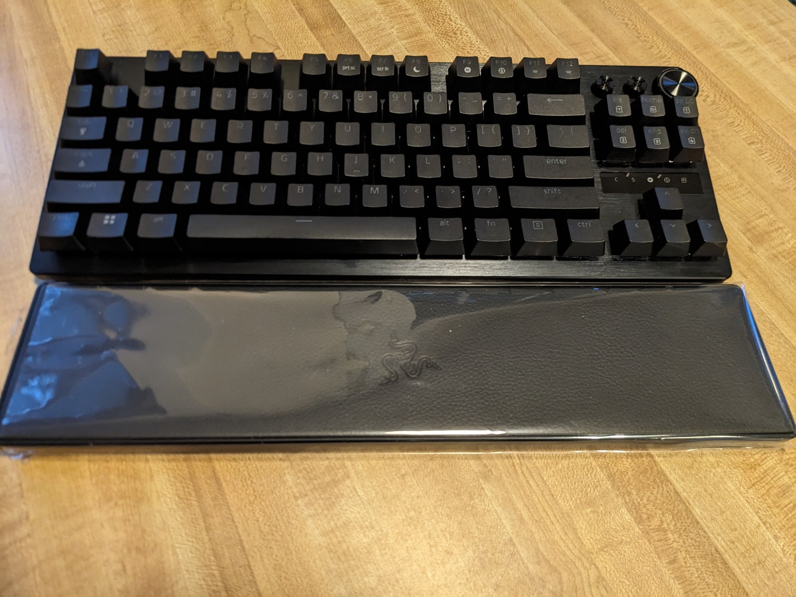 Razer Huntsman V3 Pro Tenkeyless Wired USB Black Keyboard w/ Wrist Rest