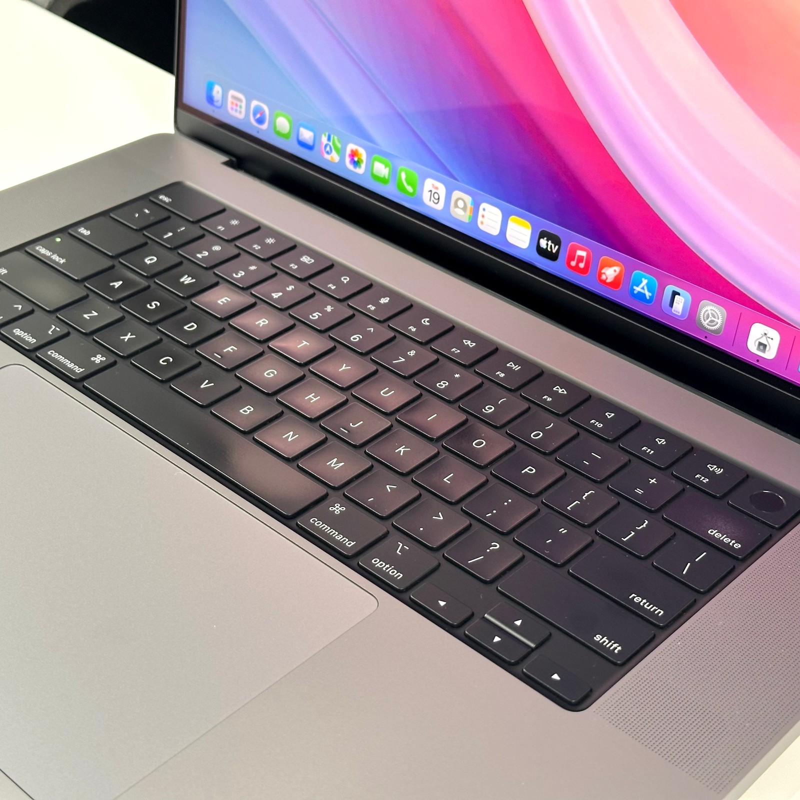 MacBook Pro 16″ M1 Pro 10-CPU 16-GPU 16GB 512GB SSD Tahoe + WARRANTY