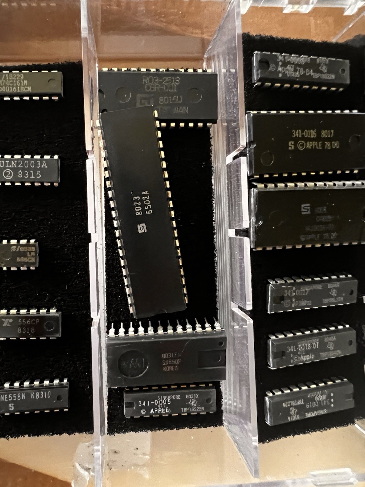 Apple Apple e Hardware Add On Kit 652-0507 Mixed Lot IC Chips Assortment