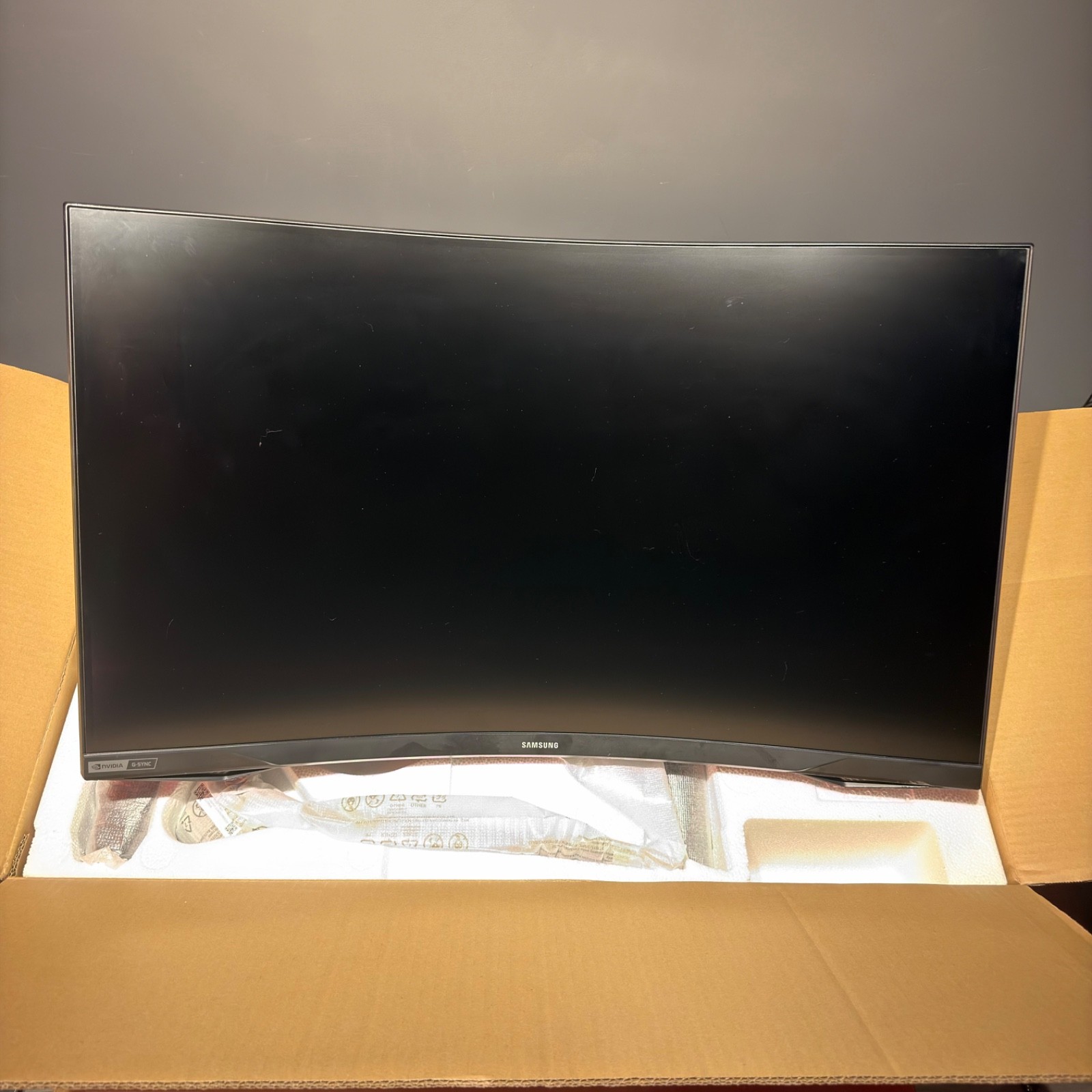 Samsung Odyssey G7 32” QHD 240Hz Curved Gaming Monitor Working Cosmetic Damage
