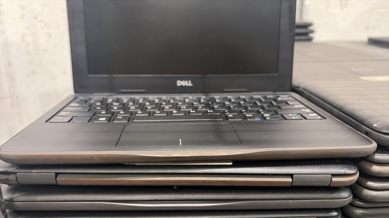 Lot of 10 Dell Latitude 3190 N5030 , 4GB RAM, 128GB eMMC, No windows