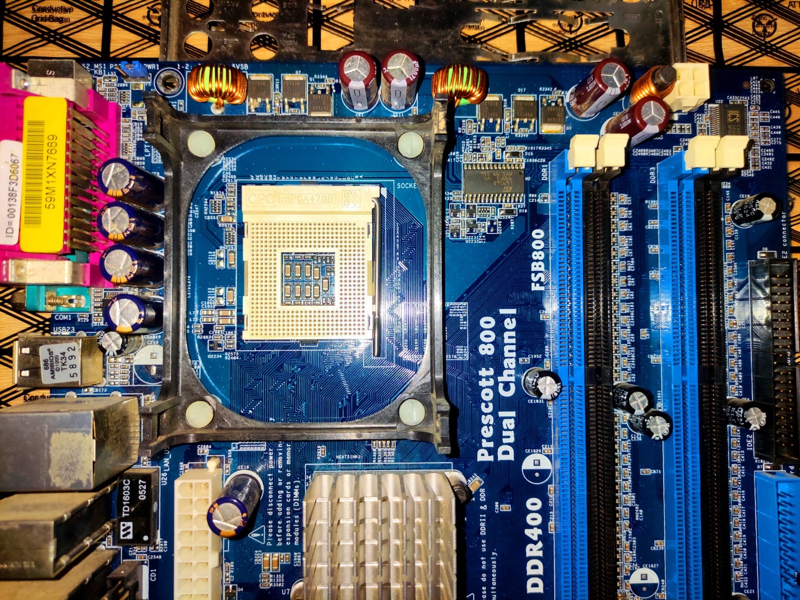 ASRock P4Dual-880Pro Soc.478 Rev 1.03 AGP+PCI-Express VIA® PT880 Pro