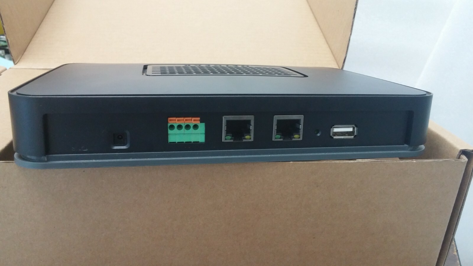 Netgear ASG1000-1CLNAS Home Security Interactive Hub/Gateway with WiFi