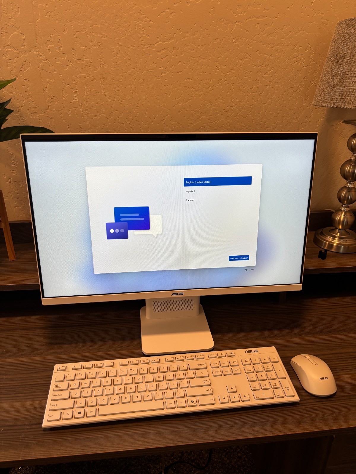 ASUS VM441 24″ FHD Touchscreen All-in-One – Snapdragon X – 16GB- 2026 Open Box!