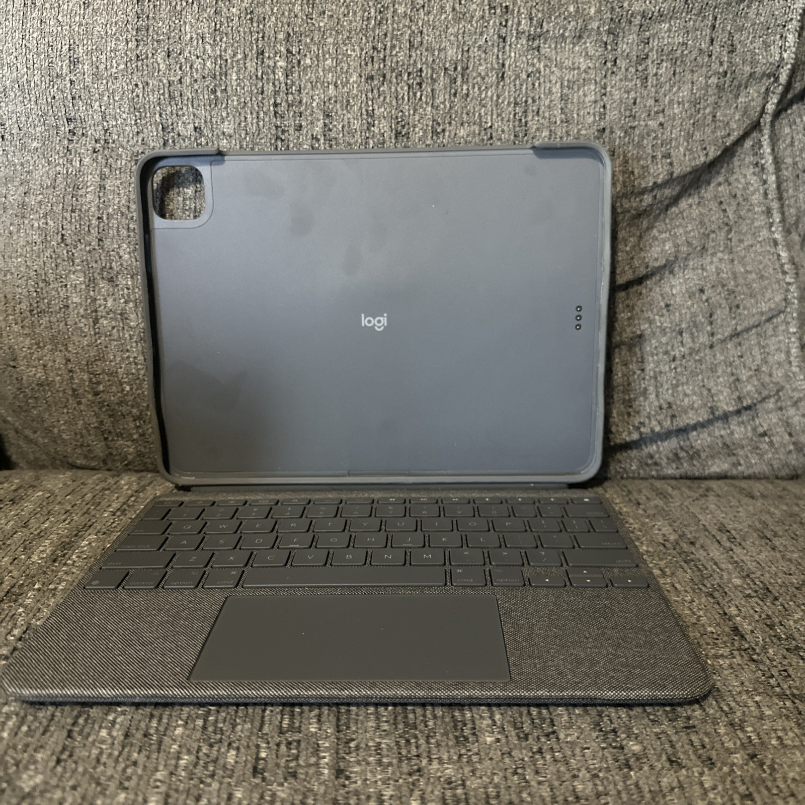 Logitech Combo Touch Keyboard Case YU0048 – 1st-4th Gen Pro & 4th-5th Gen Air