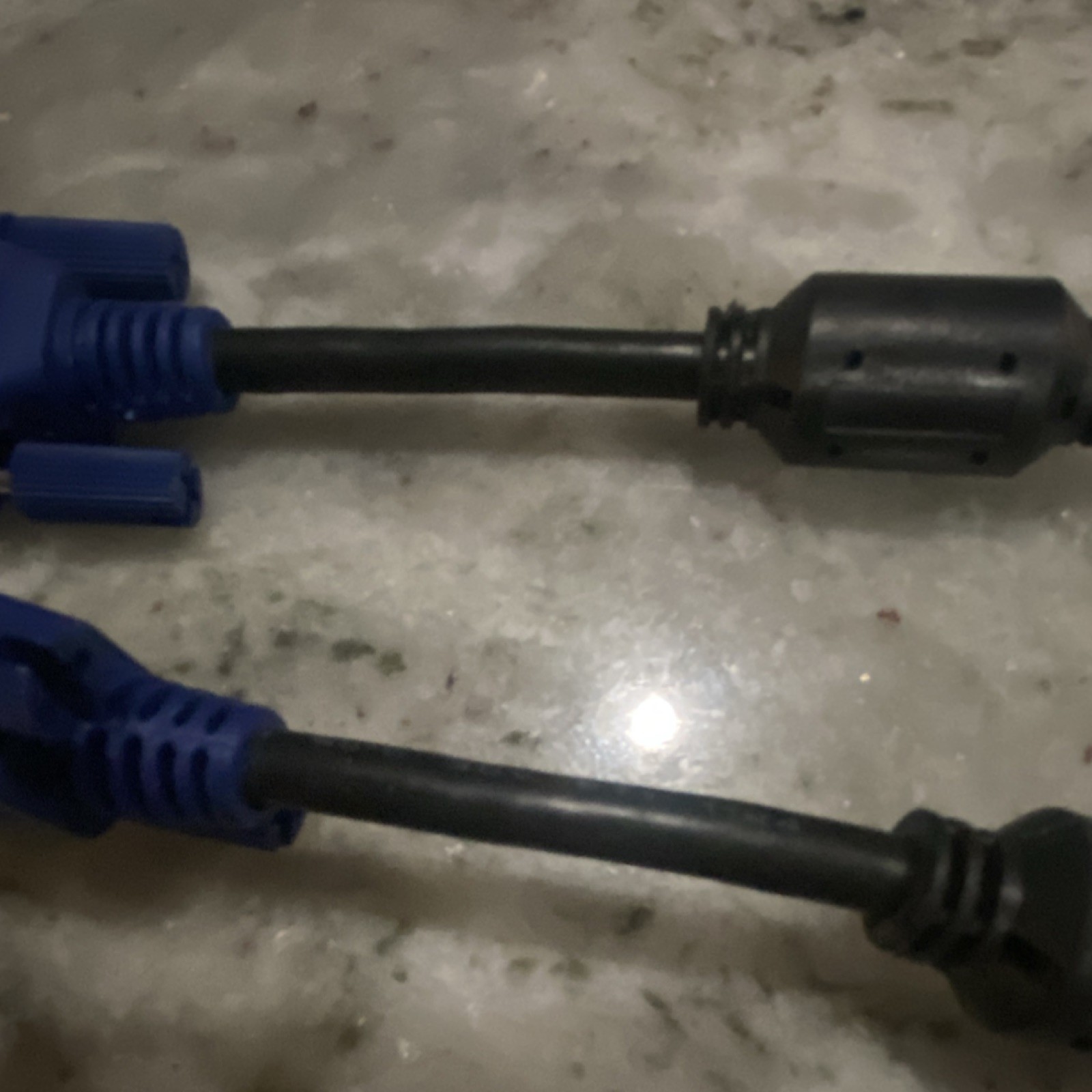 VGA/SVGA Cable HD15 D-Sub Male to Male w/ Ferrite Core, Black/Blue