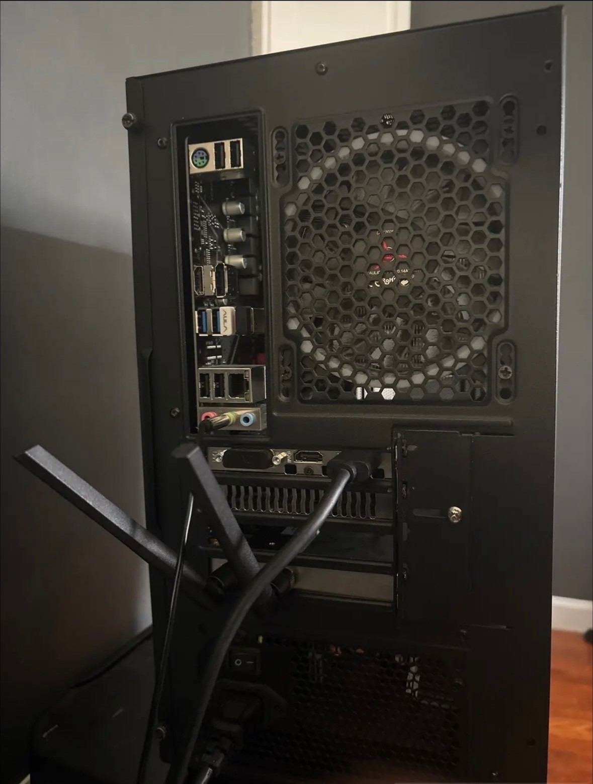 Skytech gaming Pc, Small and easy to use