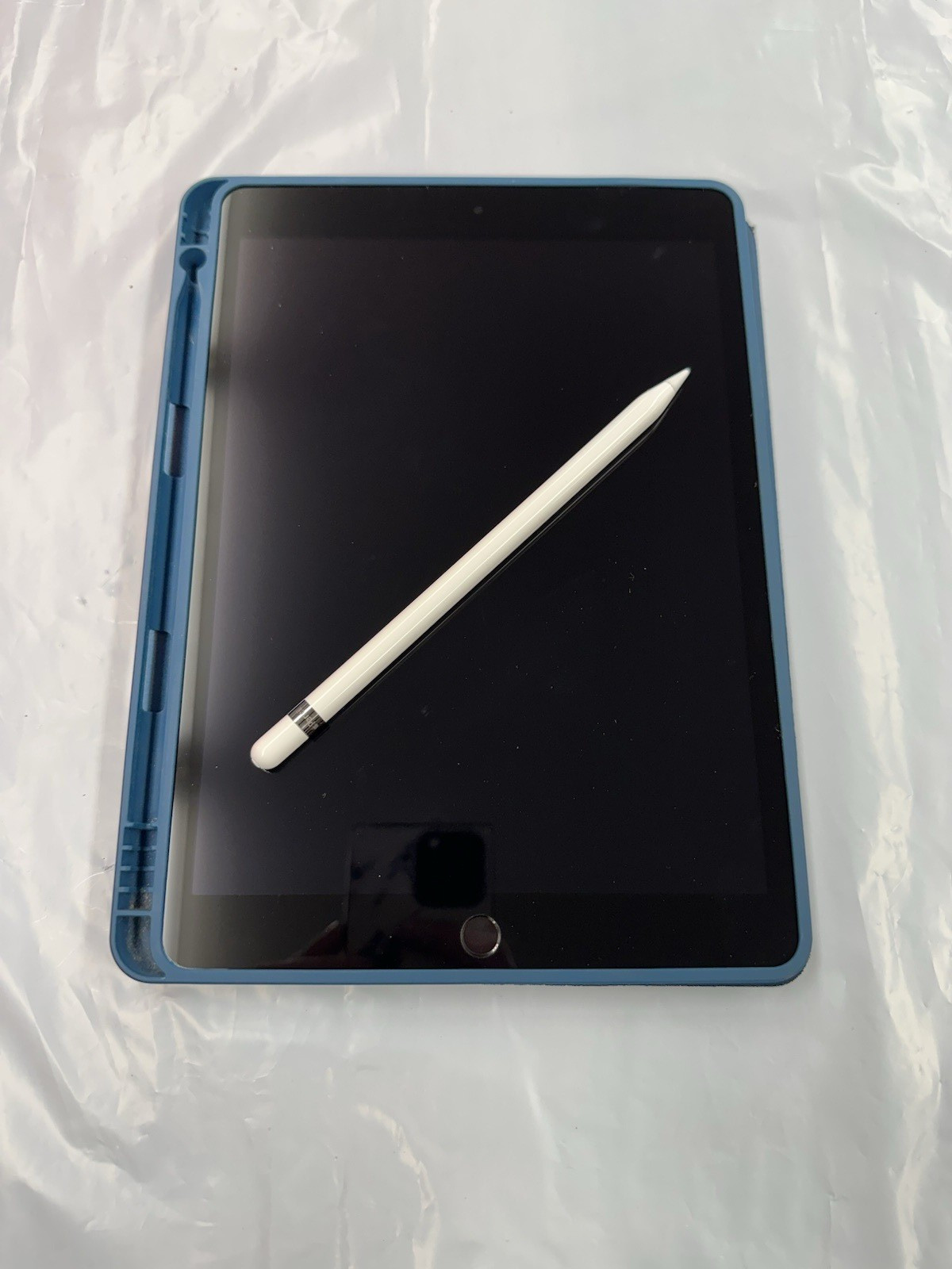 Apple iPad 9th Gen 64GB A2602 Wi-Fi 10.2” MK2K3LL/A + Case & Apple Pencil Bundle