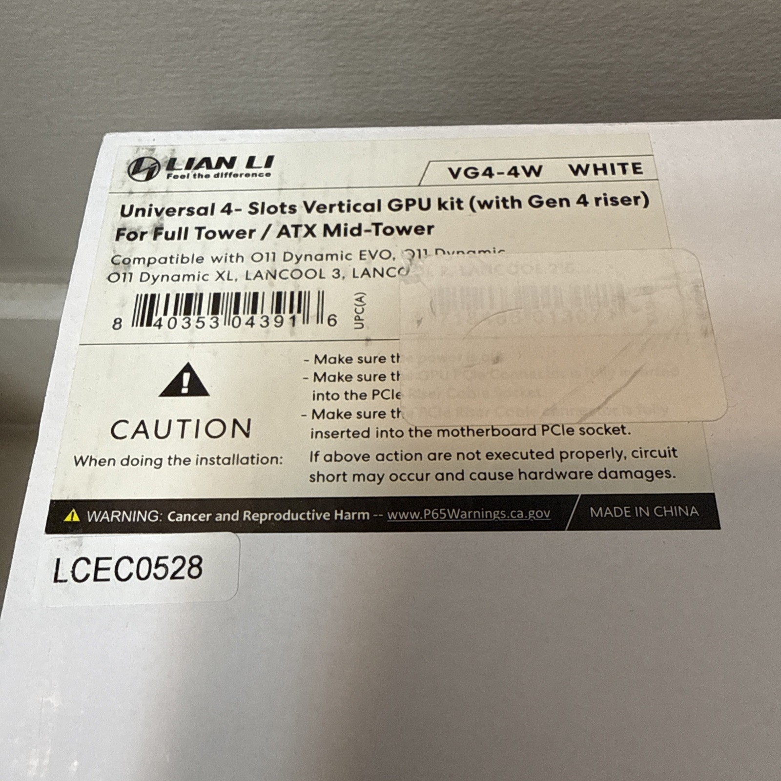 LIAN LI UNIVERSAL 4- SLOTS VERTICAL GPU KIT (WITH GEN 4 RISER) VG4-4 WHITE