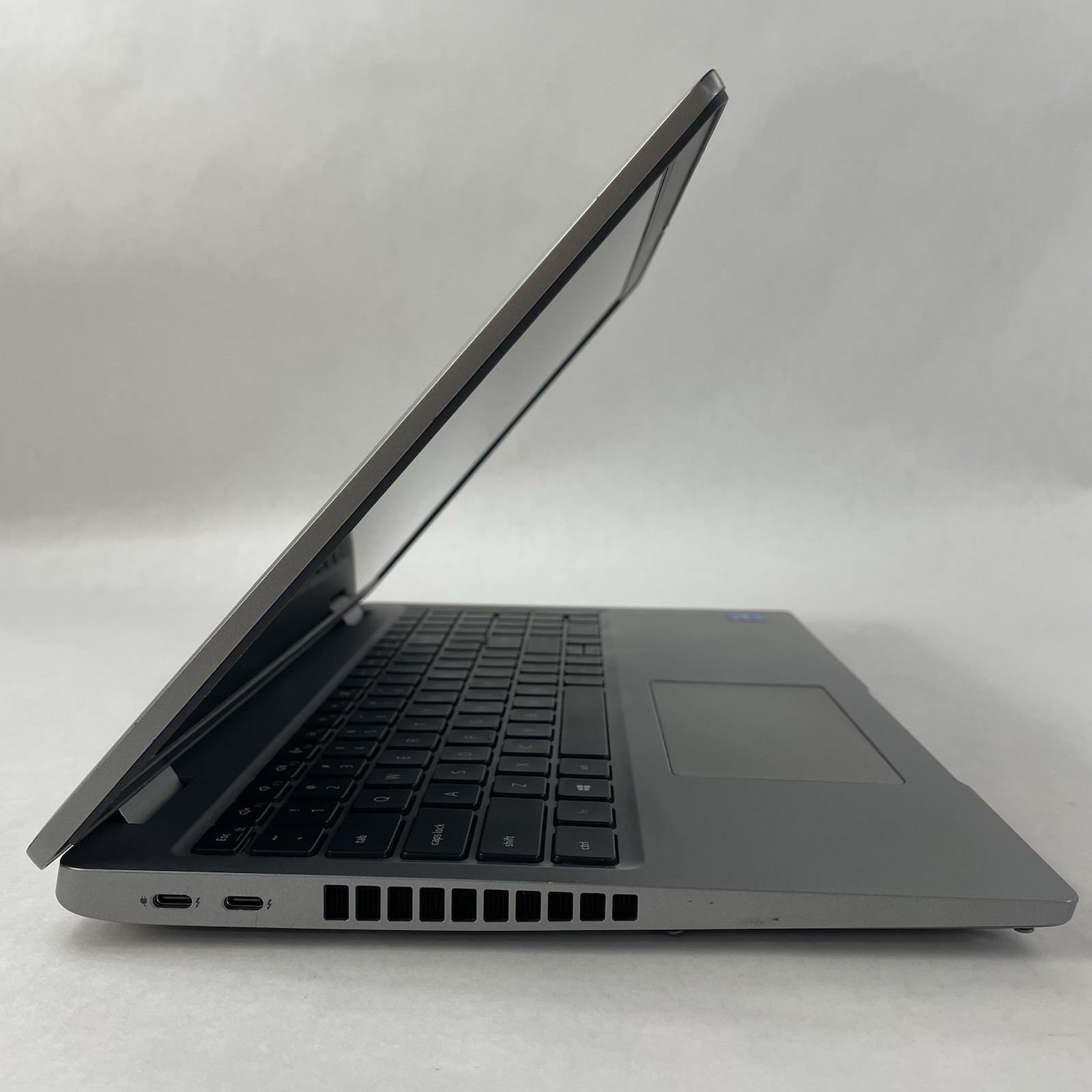 Dell Latitude 5520 15.6″ i5-1135G7 2.40 GHz 8 GB RAM No SSD/OS/AC/Battery – READ