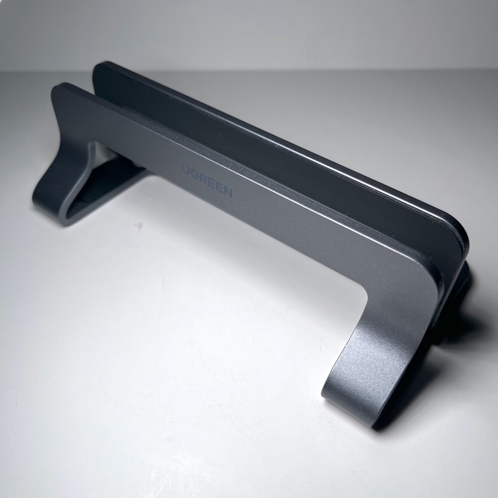 UGREEN Vertical Laptop Holder Anti Slip Stand in Dark Gray Model LP258