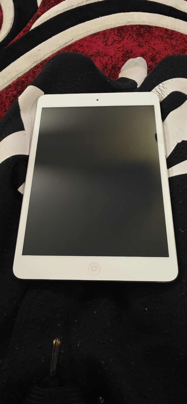 Apple iPad Silver iOS Tablet Built-In Front/Rear Camera*FOR PARTS*bundle
