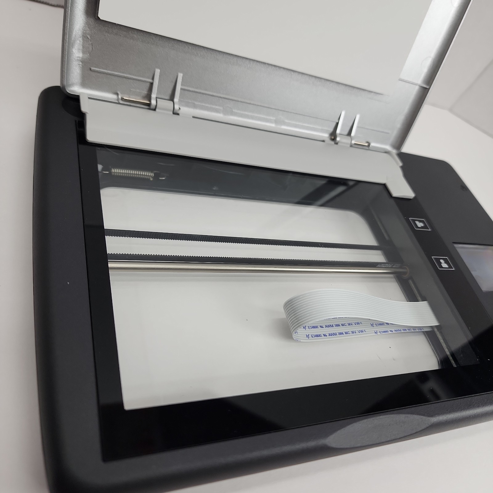 Flip Pal 100C Mobile Scanner w/ 2GB SD Memory Card & Travel Case – TESTED