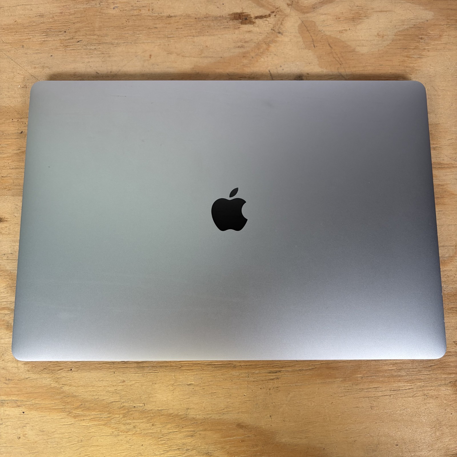 2019 Apple MacBook Pro A2141 Intel i9 2.4GHz 16″ 32GB RAM 1TB SSD (R 5300M) READ