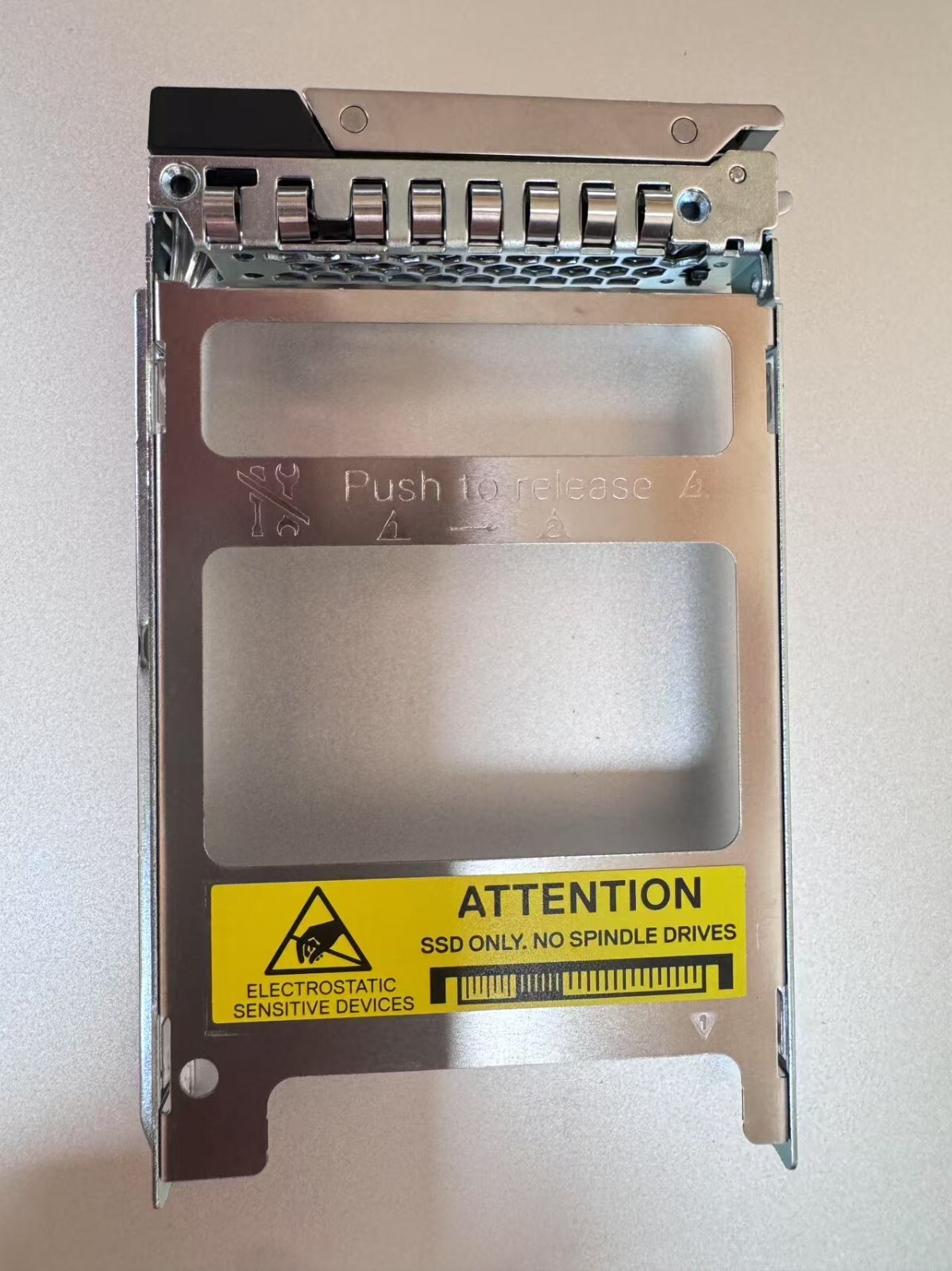 Lot Dell MKC9M GEN14/G15 2.5″ HDD Caddy Tray R750 R650 R550 R450 T550 T350 R640