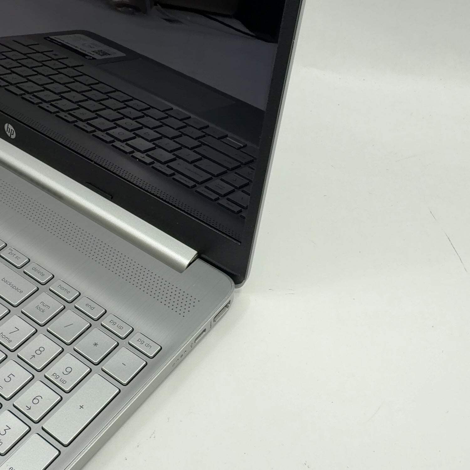 HP Laptop 15-EF2148NR 15.6″ Ryzen 5 5500U 2.1GHz 8GB RAM 256GB SSD