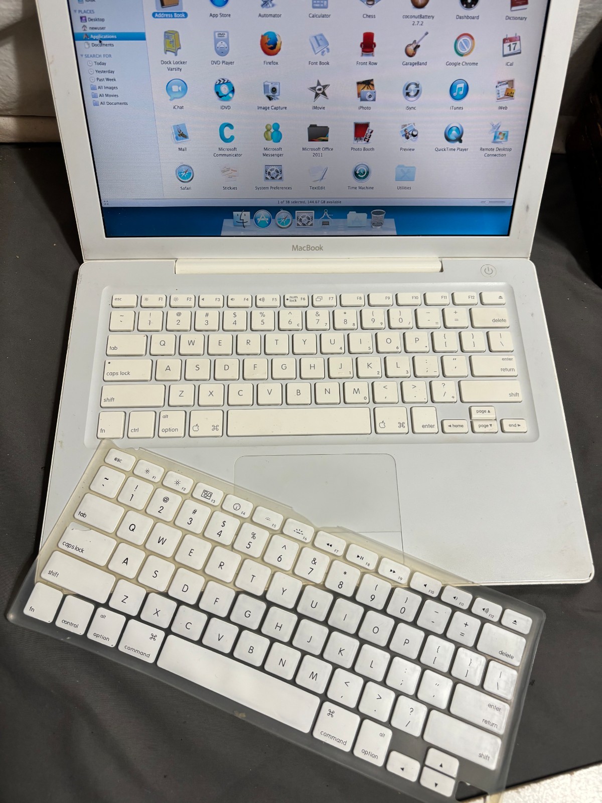 Vtg APPLE 13″ MACBOOK 160GB OS-X Laptop computer A1181 2G RAM 1.83MHz Core Duo
