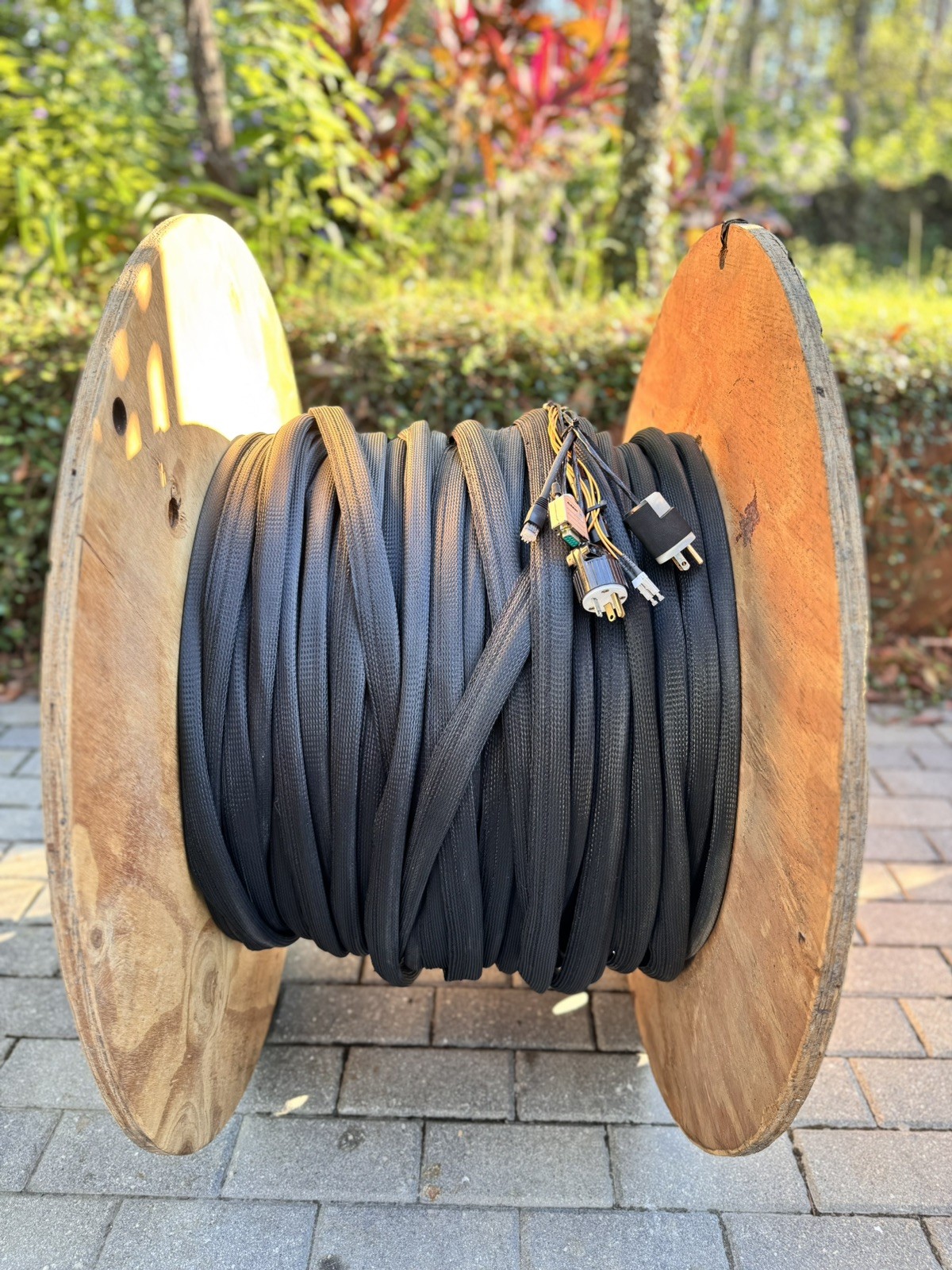 500’ Hybrid/Composite Cable (Ethernet CAT6, Fiber Optic, VGA, 125V 20Amp 5-20P)