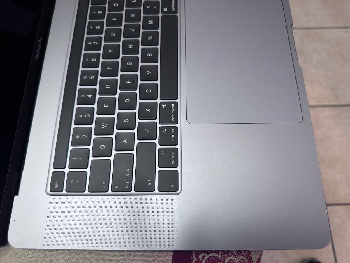 Apple MacBook Pro 2019 i9-9980H 16GB 1TB SSD Radeon Pro 5500M MVVM2LL/A A2141