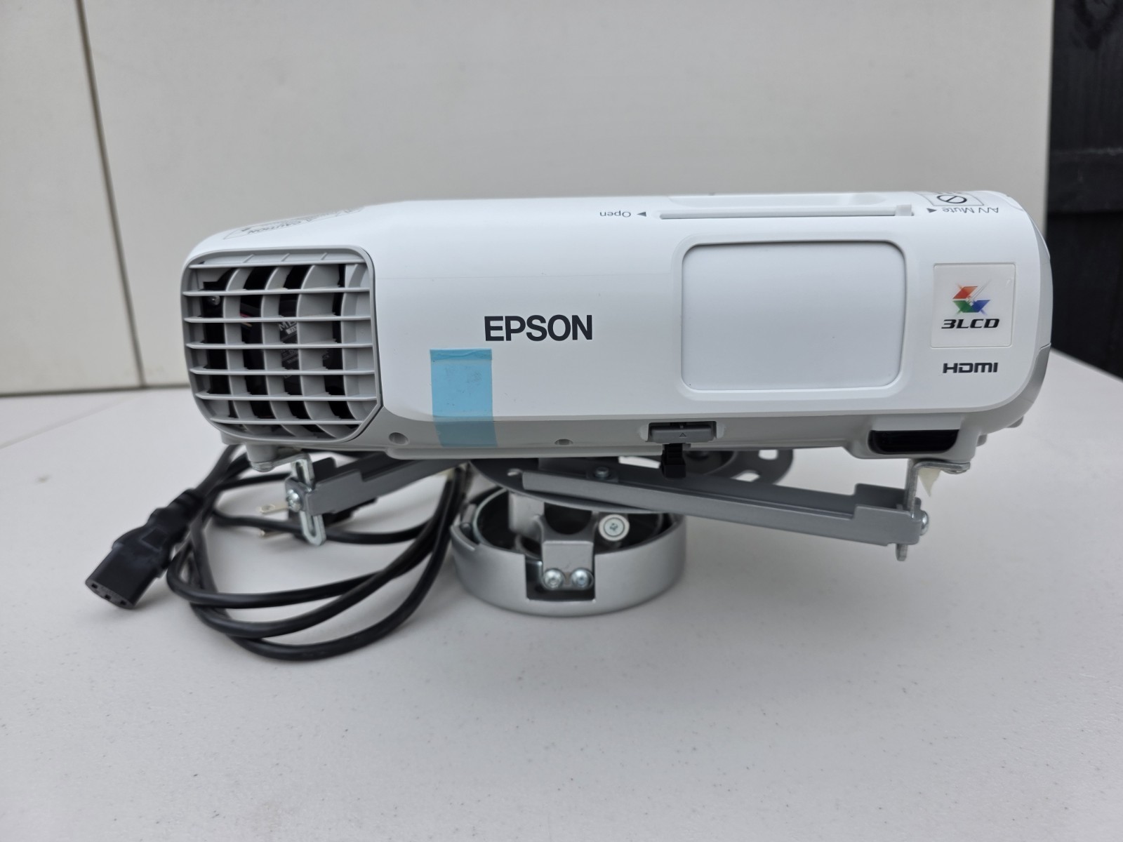 Epson PowerLite X27 3LCD XGA 2700 ANSI 3000:1 HDMI VGA USB LAN White