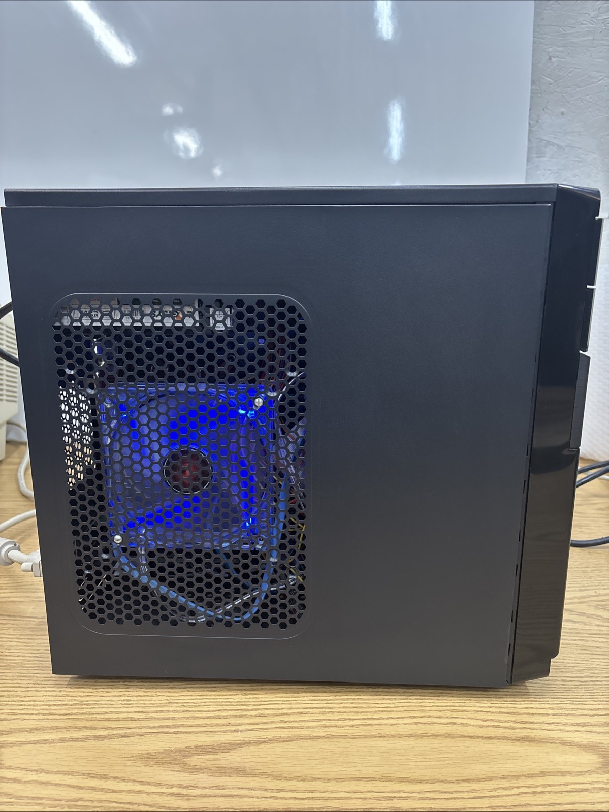 Custom Desktop PC ***Unknown Specs – Turns On***Parts/Repair