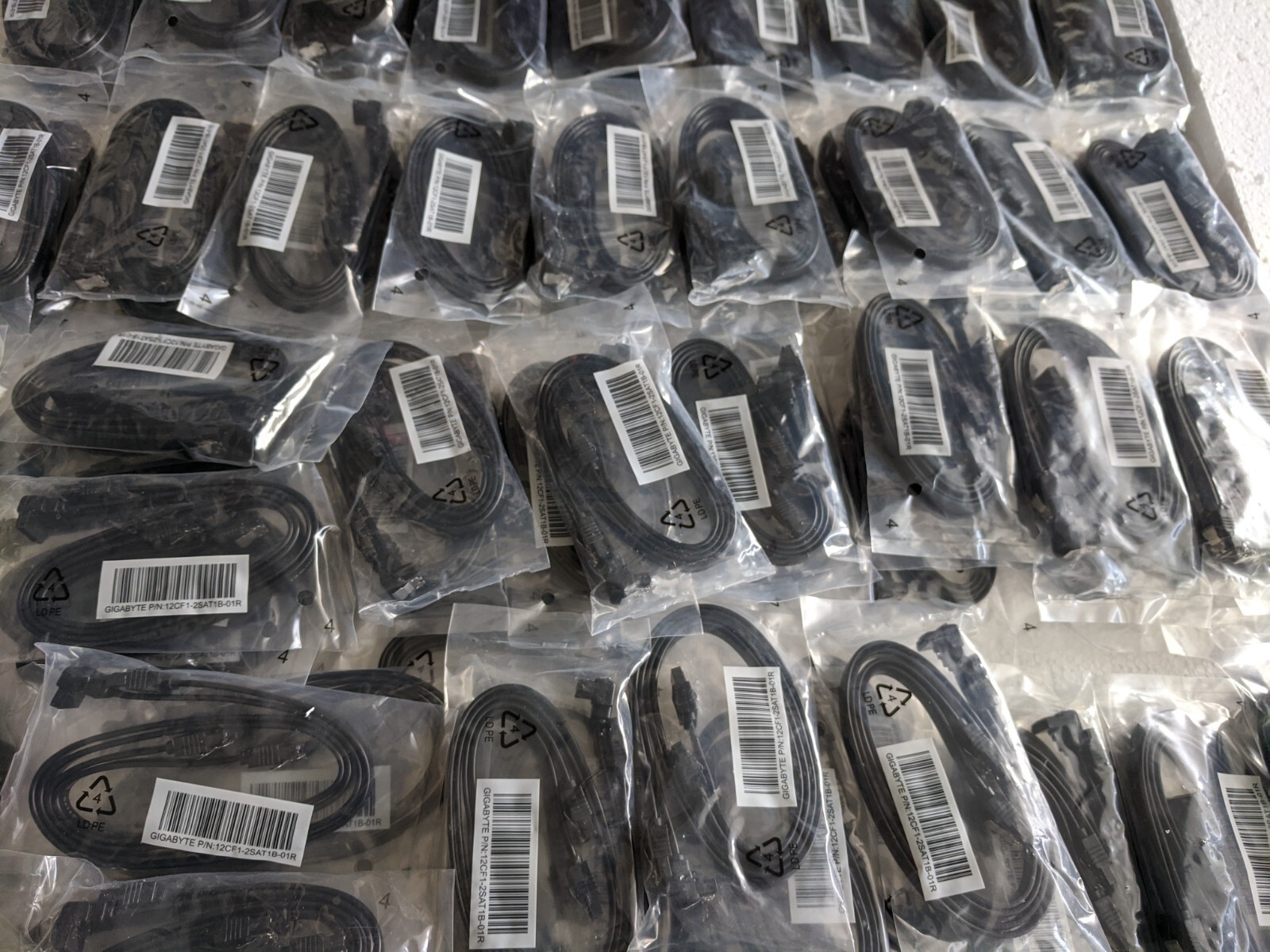 Lot 200 pcs: NEW 19″ Gigabyte SATA 3.0 6Gb/s 90 degree/Straight PC Data Cables