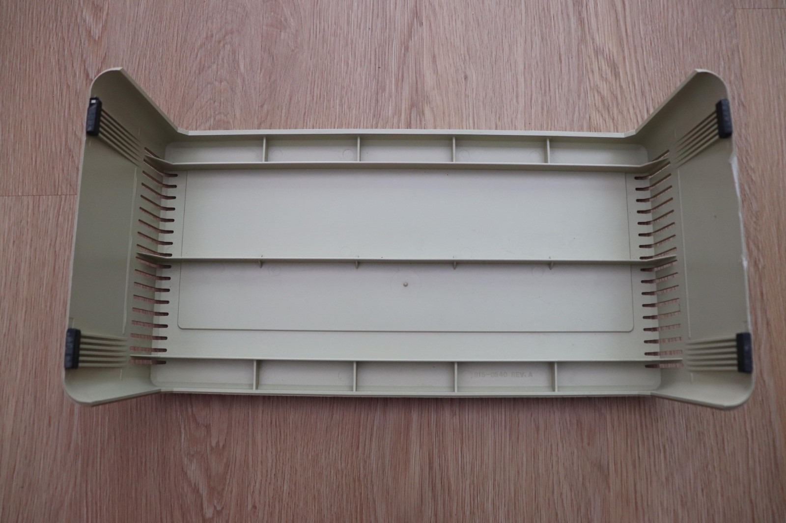 VINTAGE APPLE II II+ IIE MONITOR STAND BEIGE, APPLE 815-0540 REV. A