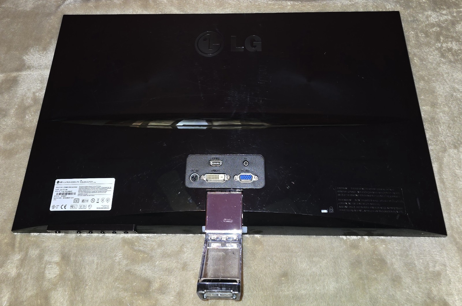 LG E2360V-PN Glossy Black 23″ 1080p 5ms Full HD LED BackLight LCD Monitor Slim