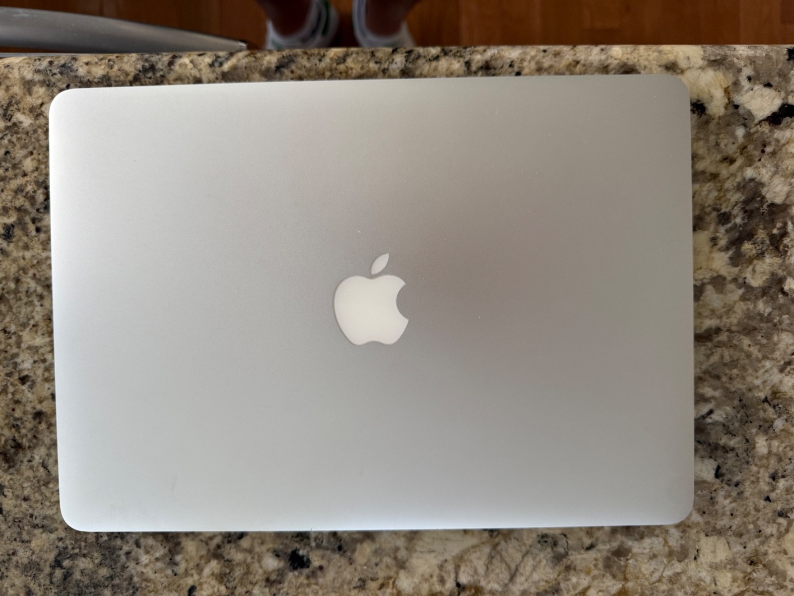 Apple MacBook Air 13″ 2015 Intel Core i5 5th Gen 1.60 GHz 4GB RAM 128GB SSD
