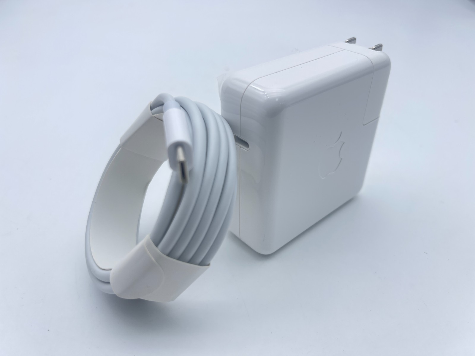 Genuine OEM 61W USB-C Apple Power Adapter Charger MacBook/Air/Pro13 14 15 16 US