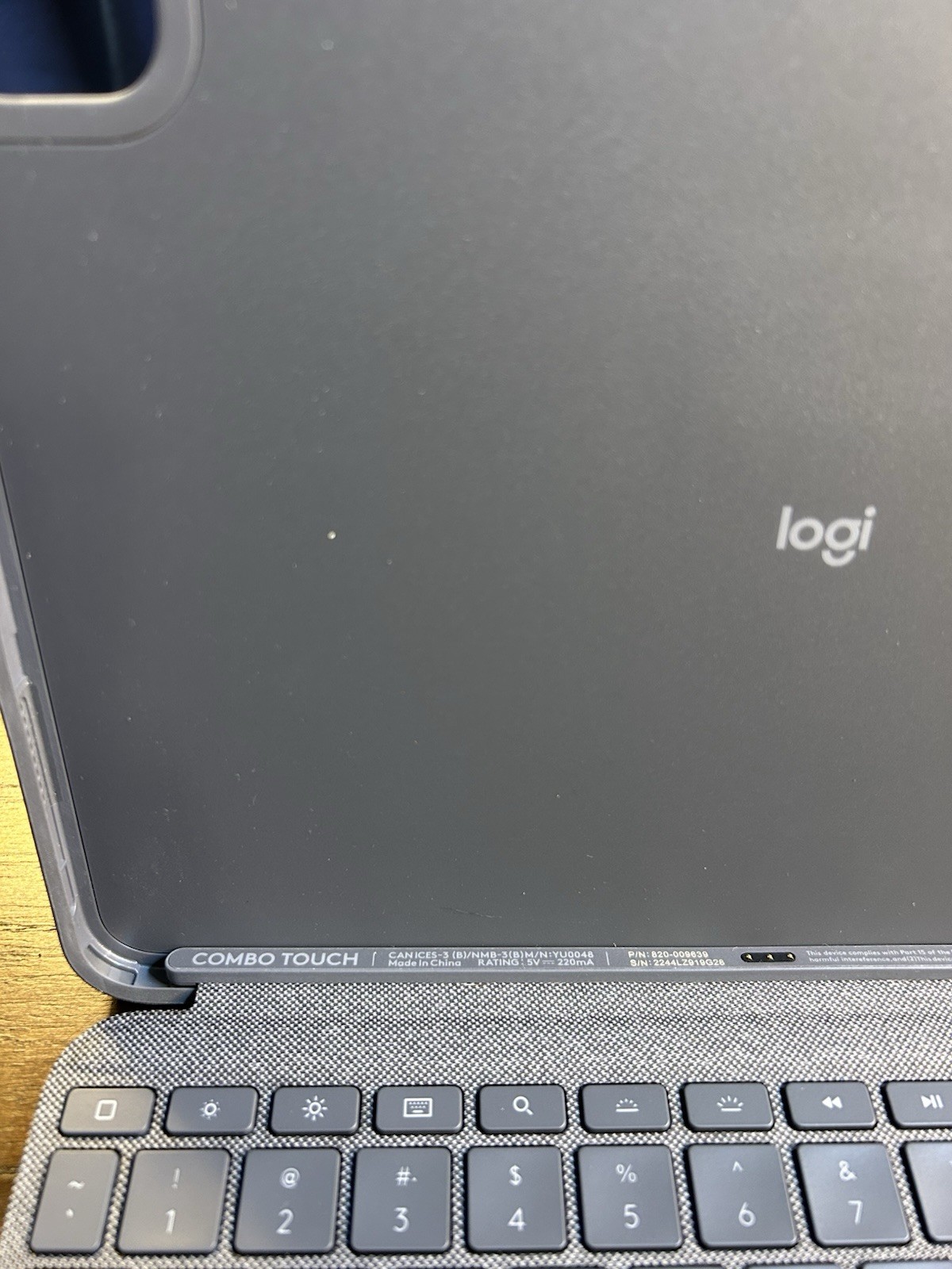 Logitech Combo Touch Keyboard Case w/ Trackpad for iPad Pro 11” 1st 2nd 3rd Gen