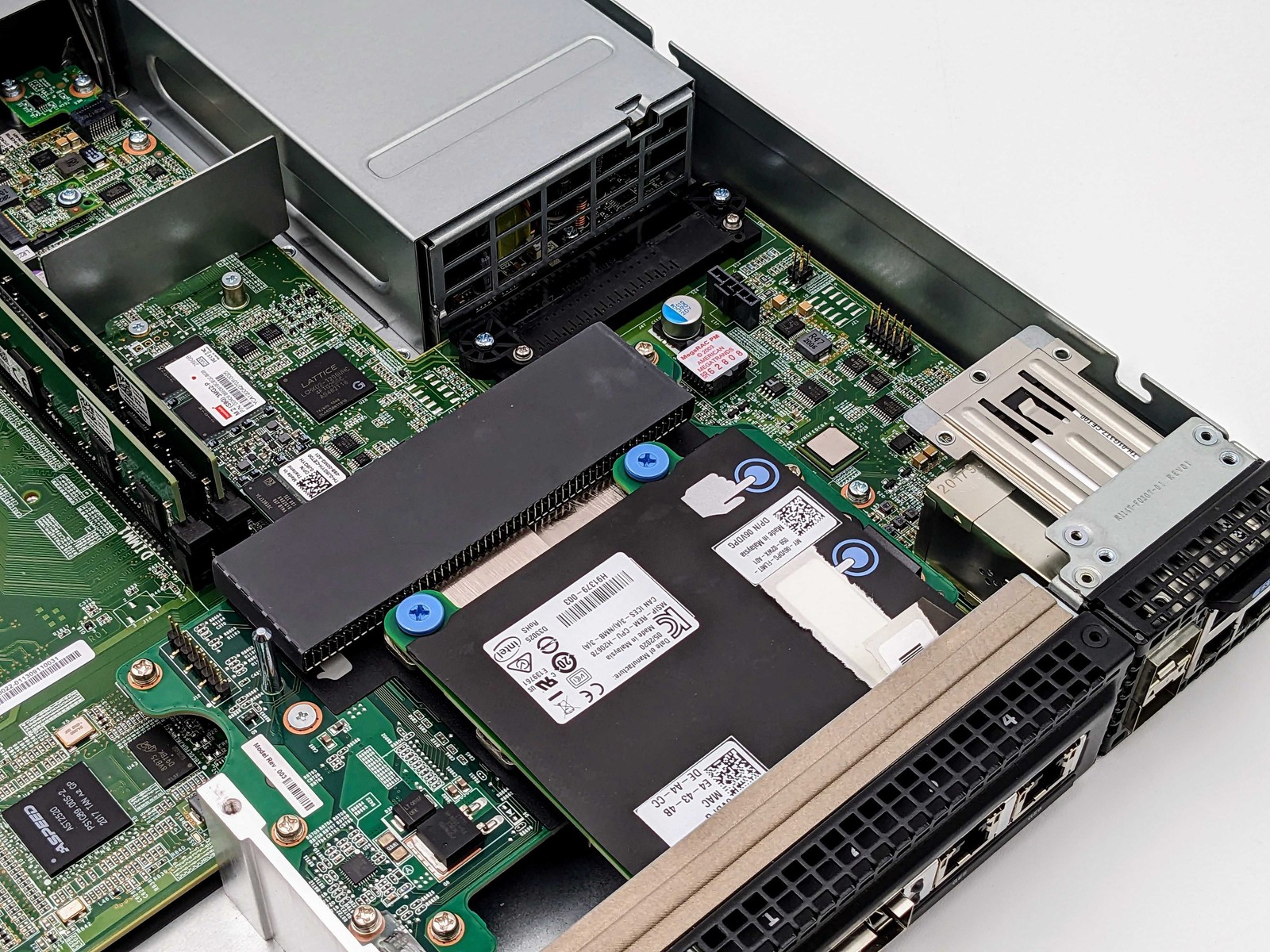Dell EMC SD-WAN EDGE 3400 8C Xeon D-2145NT 32GB DDR4 2666V 256GB SSD Switch