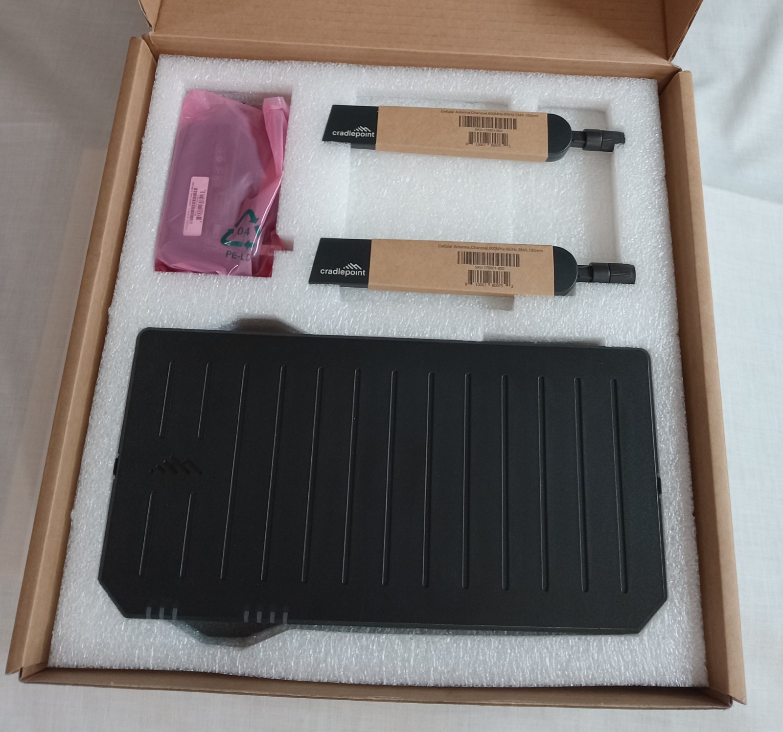 Cradlepoint E100 Cellular LTE Router E100-C4D-NN