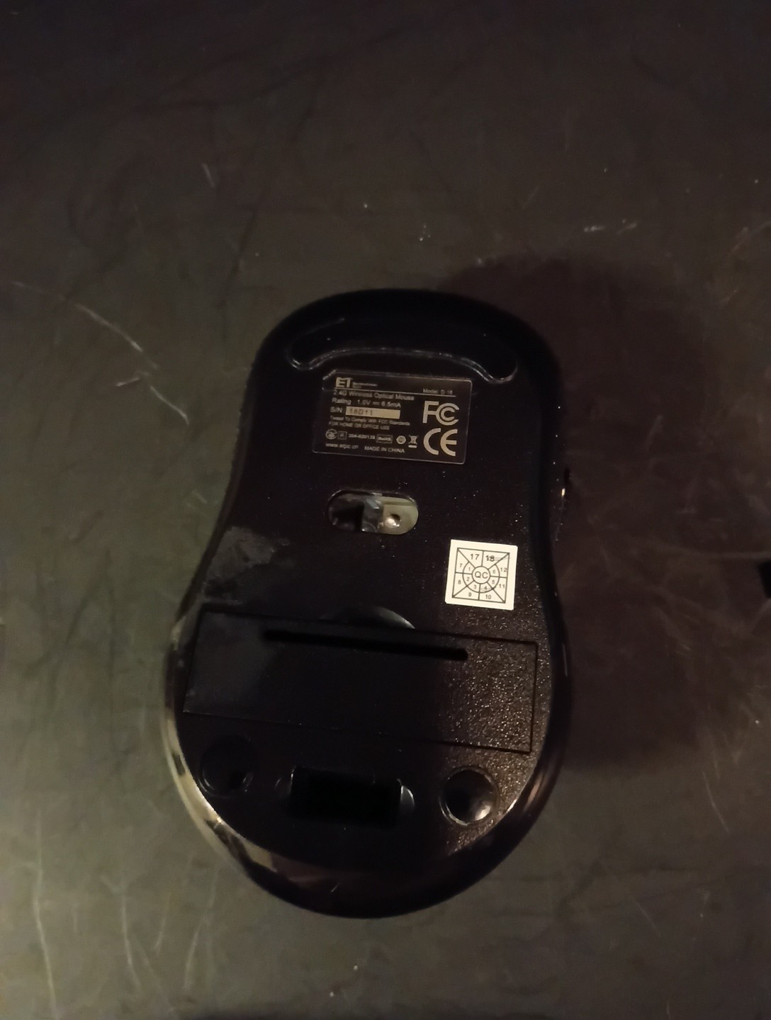 Wireless Mouse Model D-16 / Black take AA Battery-not Included